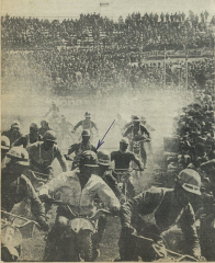 Second race start. Notice the crowed.